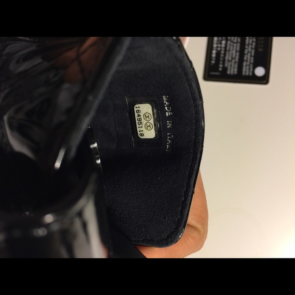 Chanel phone case - black patent - Picture 4 of 5